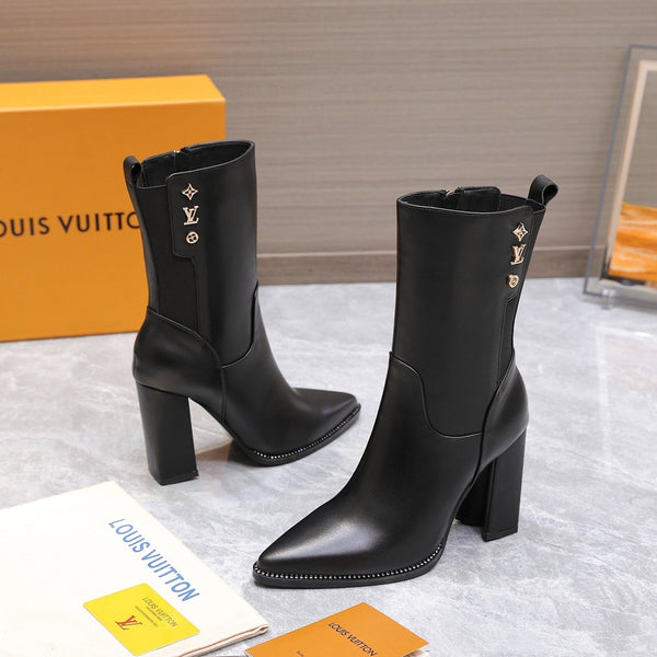 LVx Silhouette Logo Stud Ankle Boot 95mm Black Leather 425687