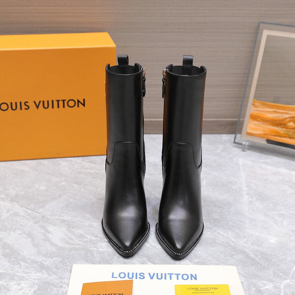 LVx Silhouette Logo Stud Ankle Boot 95mm Black Leather 425687