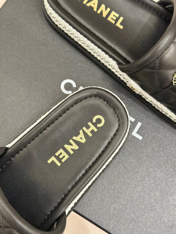 DIAMOND QUILTED CHAIN LAZY SLIPPERS IN BLACK LAMBSKIN