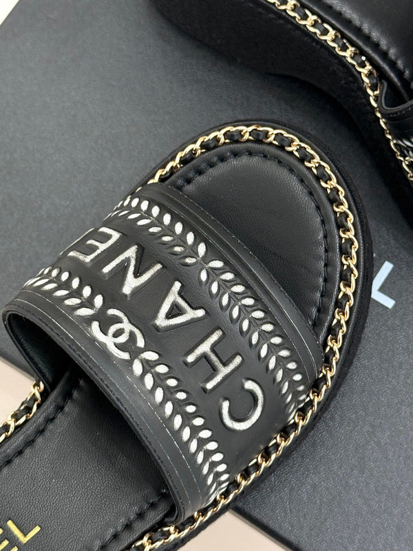 THICK SOLE WEDGE SLIPPERS IN BLACK MIX WHITE CALFSKIN