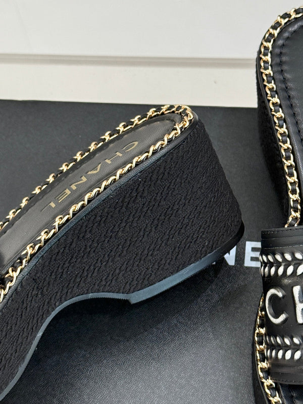 THICK SOLE WEDGE SLIPPERS IN BLACK MIX WHITE CALFSKIN