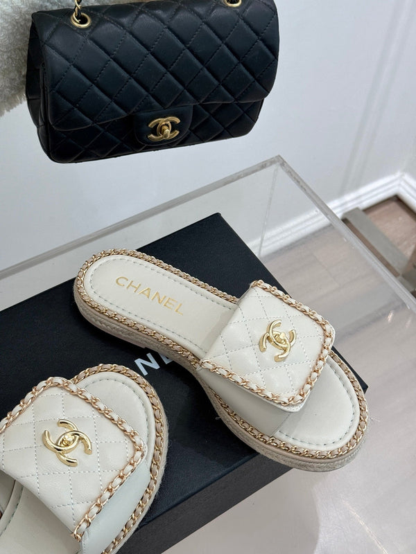 FLAT CHAIN HEART SLIPPER IN WHITE LAMBSKIN