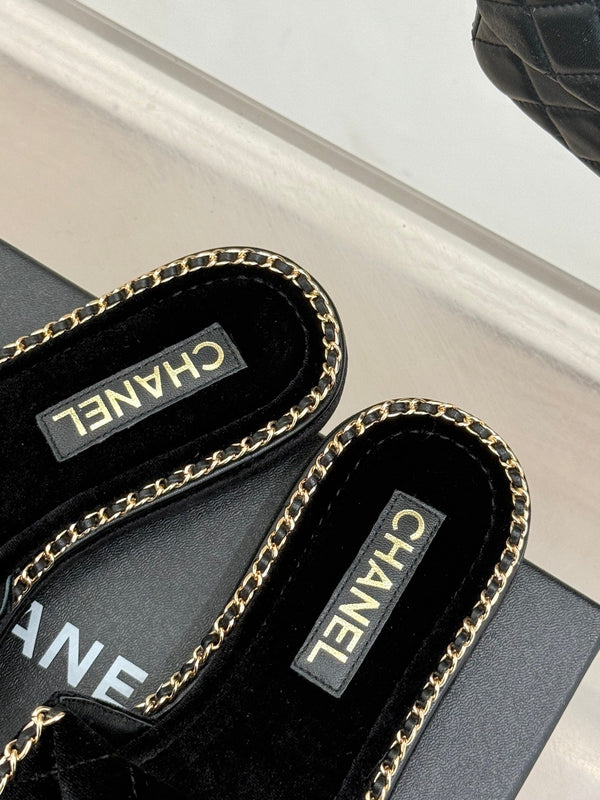 FLAT CHAIN HEART SLIPPER IN BLACK VELVET