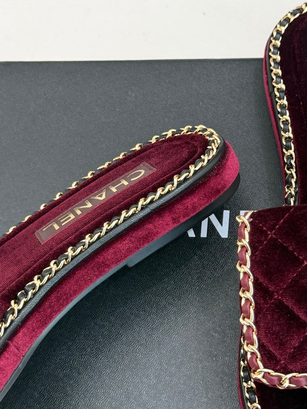 FLAT CHAIN HEART SLIPPER IN PLUM PURPLE VELVET