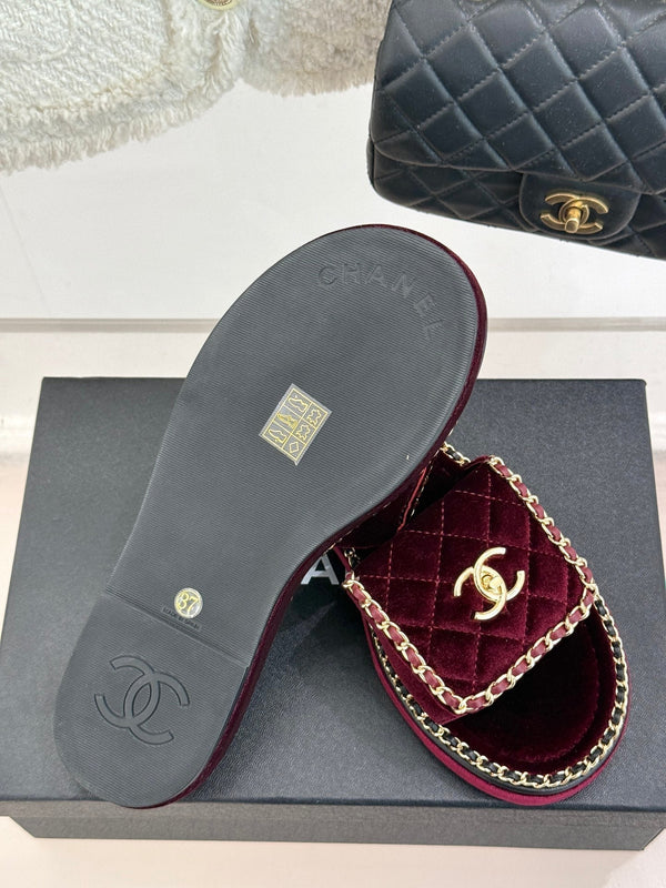 FLAT CHAIN HEART SLIPPER IN PLUM PURPLE VELVET