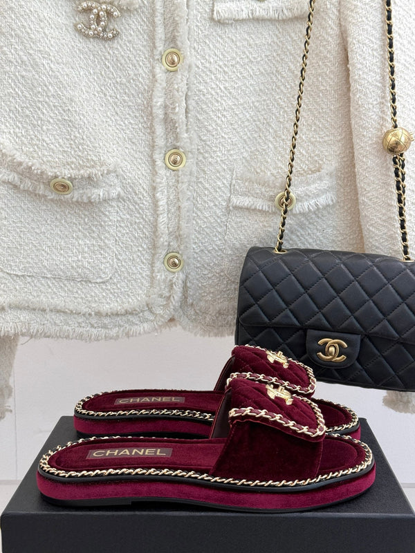 FLAT CHAIN HEART SLIPPER IN PLUM PURPLE VELVET