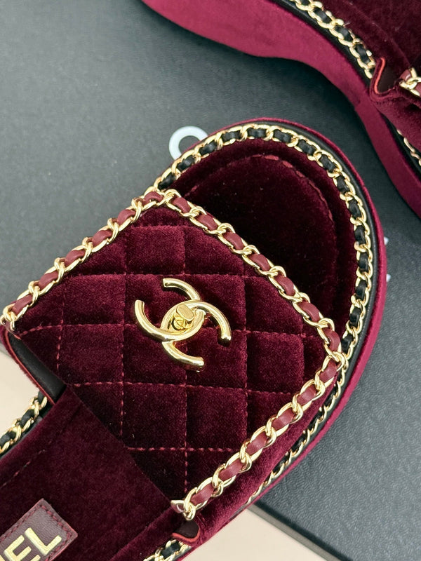 THICK-SOLED CHAIN HEART SLIPPER IN PLUM PURPLE VELVET