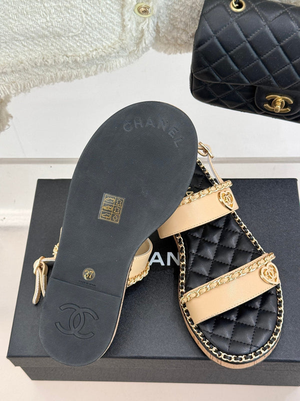 FLAT CHAIN HEART SANDAL IN BISQUE BEIGE LAMBSKIN