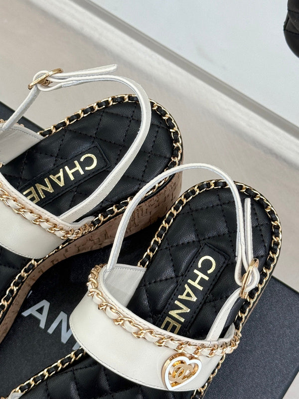 THICK-SOLED CHAIN HEART SANDAL IN WHITE LAMBSKIN