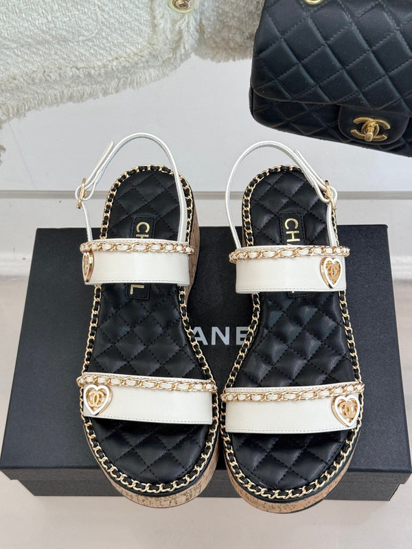 THICK-SOLED CHAIN HEART SANDAL IN WHITE LAMBSKIN