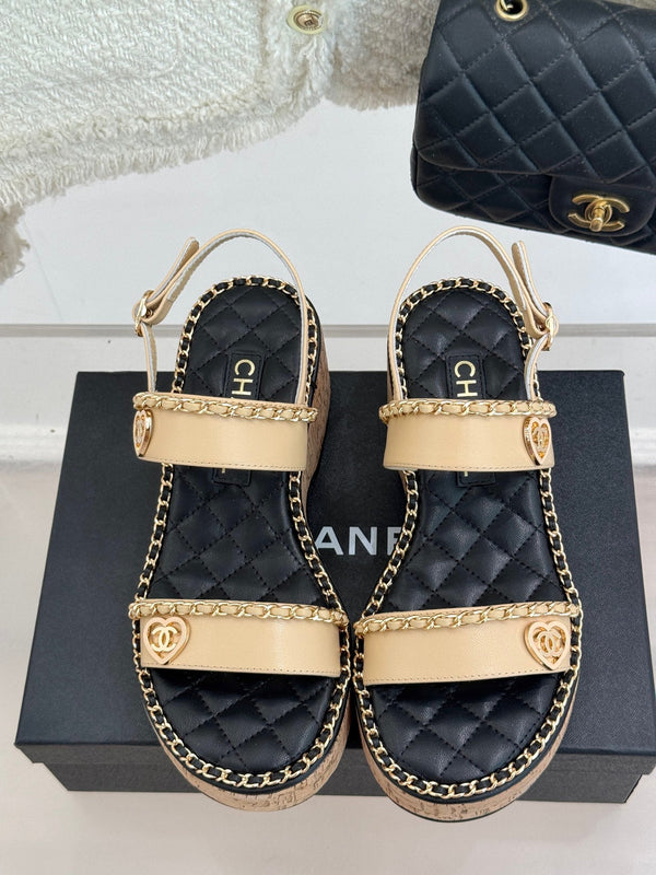 THICK-SOLED CHAIN HEART SANDAL IN BISQUE BEIGE LAMBSKIN