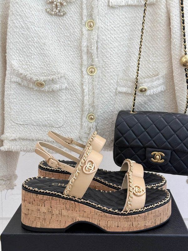 THICK-SOLED CHAIN HEART SANDAL IN BISQUE BEIGE LAMBSKIN