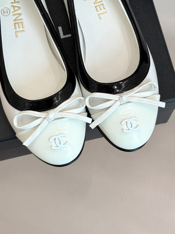 Chanel 25 Bowknot Ballet Flat White Black Sheepskin 473065