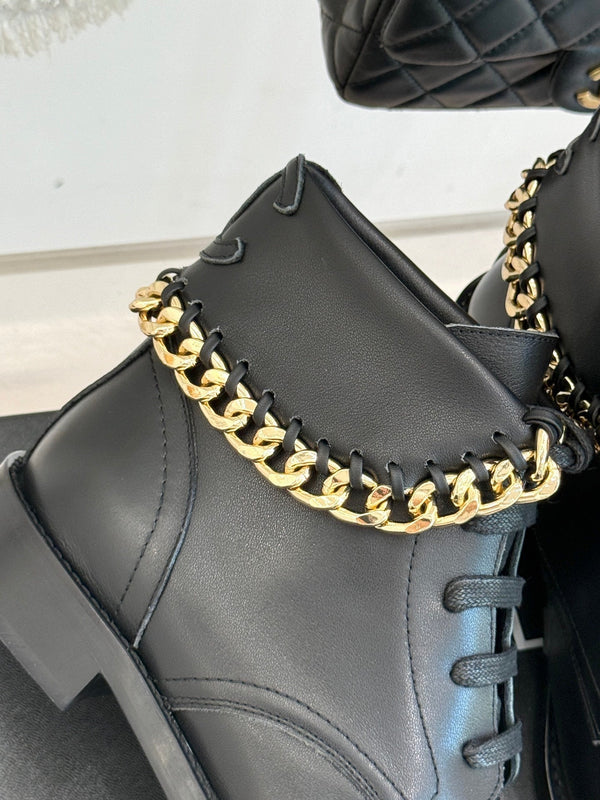 CC Classic Large Chain Martin Booots Black Sheepskin 404668