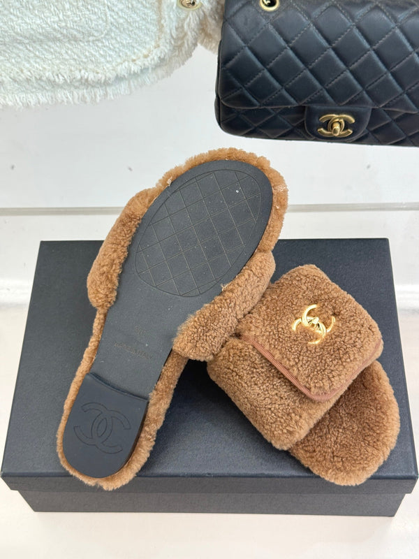 Chanel 25 Buckle Flip-up Thick-soled Slippers Brown Wool 465381