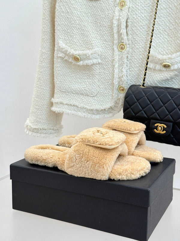 Chanel 25 Buckle Flip-up Thick-soled Slippers Beige Wool 465382