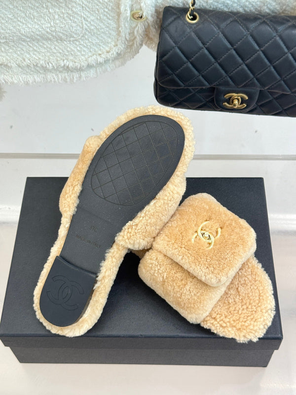 Chanel 25 Buckle Flip-up Thick-soled Slippers Beige Wool 465382