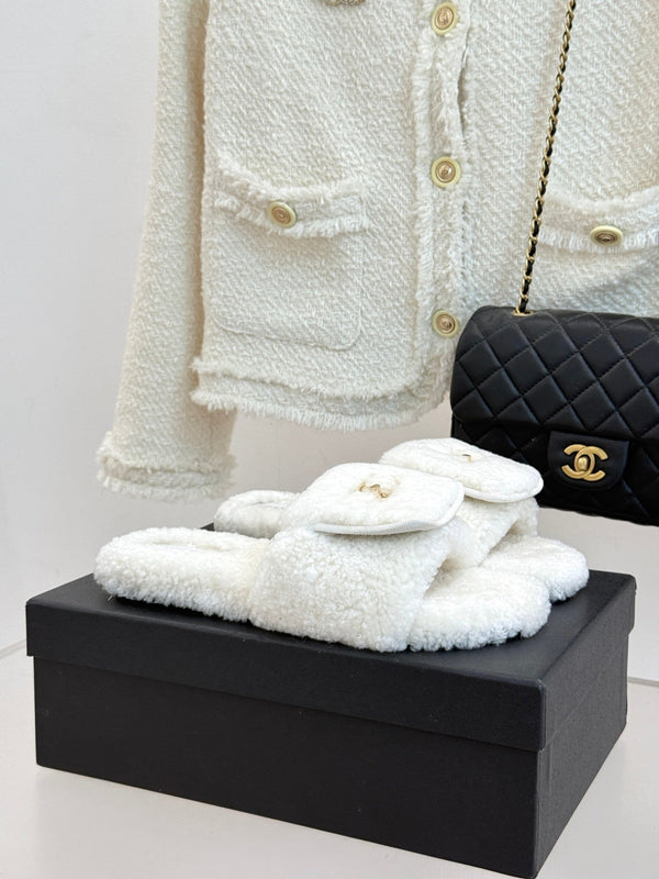 Chanel 25 Buckle Flip-up Thick-soled Slippers White Wool 465383