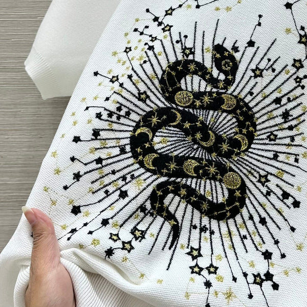 CD 25 Snake Embroidery Knitted Short-sleeved Top White Tencel Wool