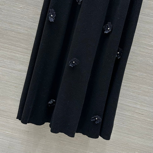 CC 25 Flower Set Black Wool Acrylic