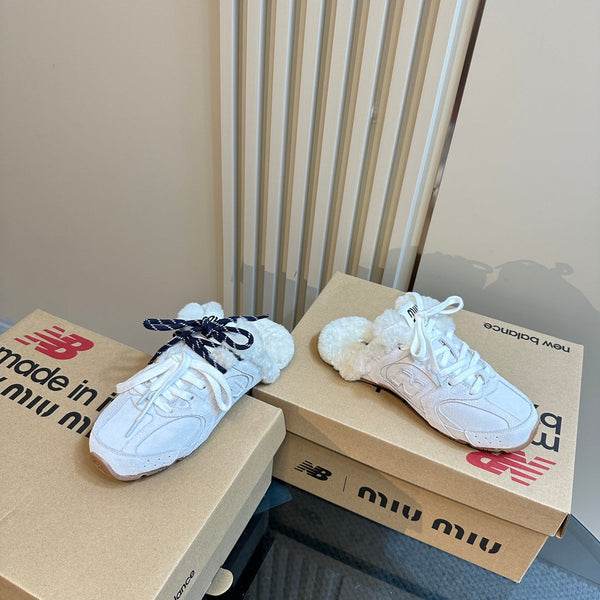 Miu x Balance 530 SL Mule in pelle scamosciata bianca