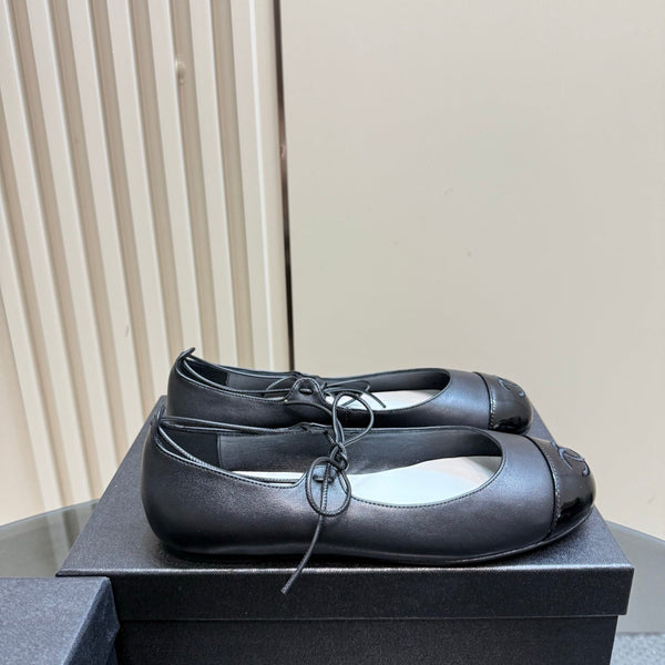 CC 25 Mary Jane Flat Black Leather with Patent Leather 239410