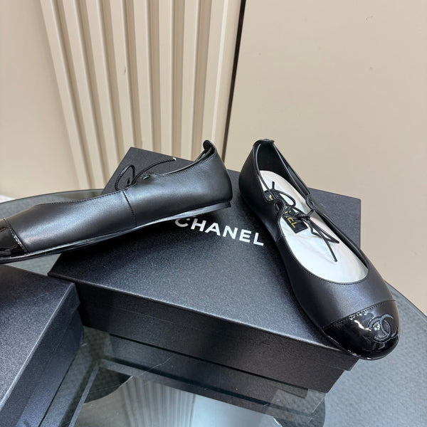 CC 25 Mary Jane Flat Black Leather with Patent Leather 239410