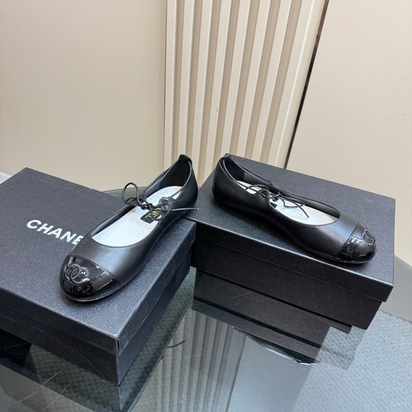 CC 25 Mary Jane Flat Black Leather with Patent Leather 239410