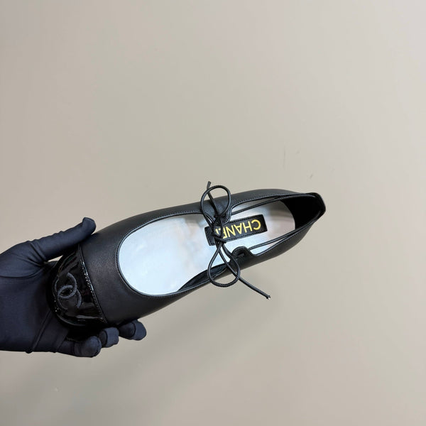 CC 25 Mary Jane Flat Black Leather with Patent Leather 239410