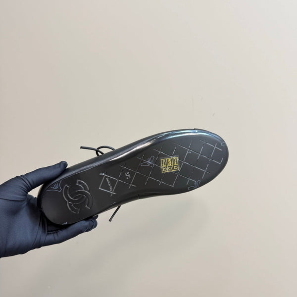 CC 25 Mary Jane Flat Black Leather with Patent Leather 239410