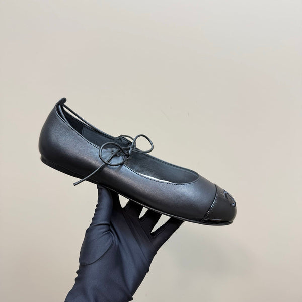 CC 25 Mary Jane Flat Black Leather with Patent Leather 239410