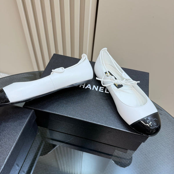 CC 25 Mary Jane Flat White Leather with Patent Leather 239411