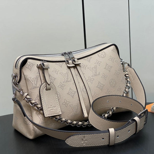 hand it all pm 29cm beige mahina calfskin