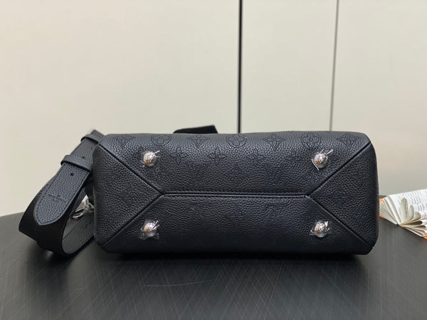 hand it all pm 29cm black mahina calfskin