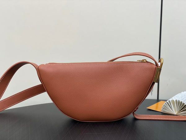 marsupio low key 28cm in pelle di vitello marrone cognac