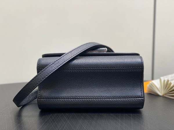 Twist MM Slim 23cm Black Calfskin