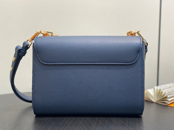 Twist MM Slim 23cm Navy Calfskin