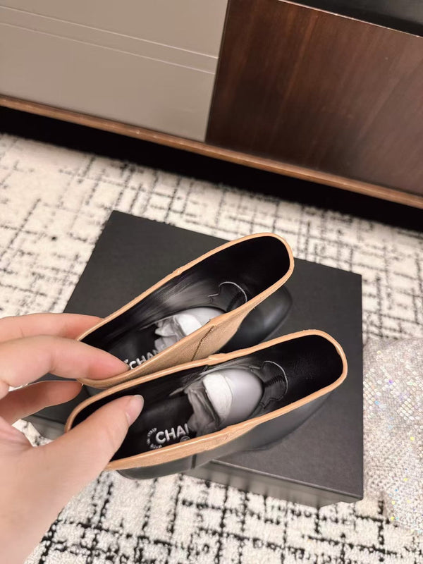 Chanel 25A Winter New Low Boots Black Beige Cowhide 393515