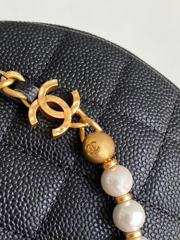 CC 25S Pouch Bag 17cm Black Grained Calfskin Pearl