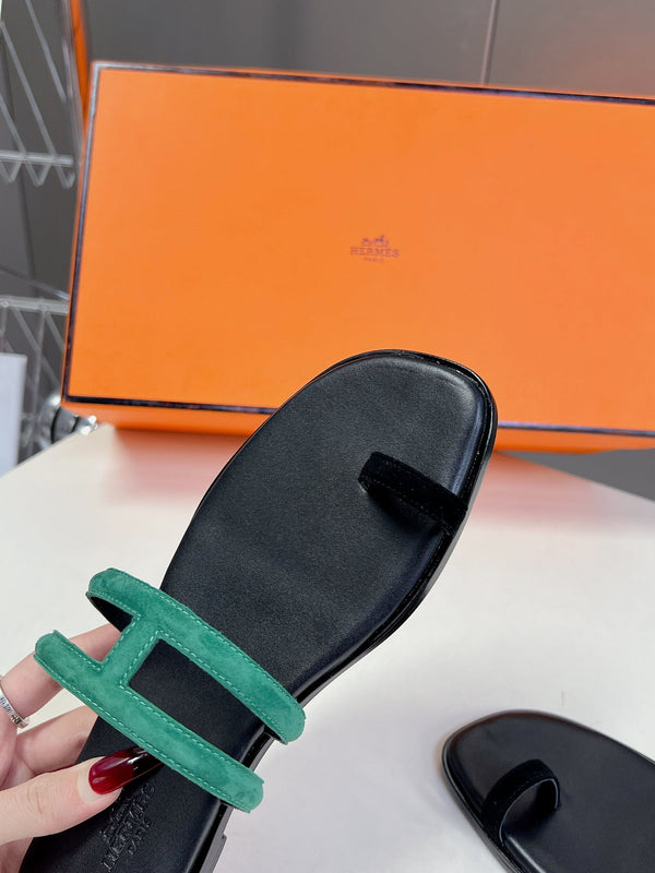 Sandali Georgia in pelle scamosciata color verde acqua e vitello nero