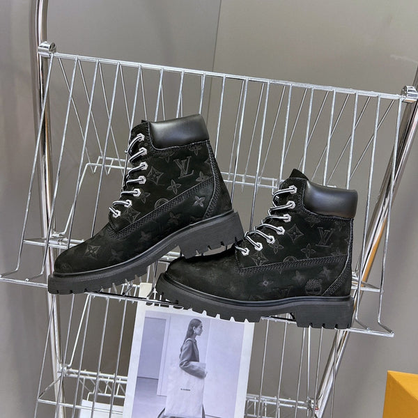 Stivaletto alla caviglia LV x Timberland 6-In in pelle scamosciata monogrammata nera