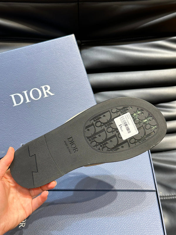 CD D-CLUB SLIDE SLIPPER LIGHT IVORY GRAINED CALFSKIN