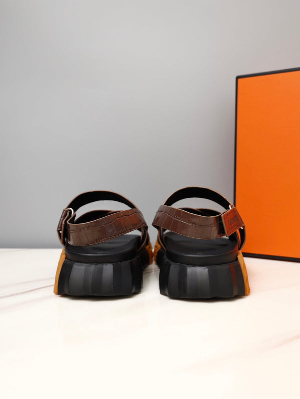 HM ELECTRIC CROCODILE MOTIF SANDAL SYRUP CALFSKIN