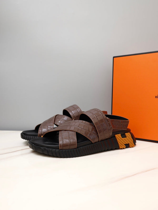 HM ELECTRIC CROCODILE MOTIF SANDAL SYRUP CALFSKIN