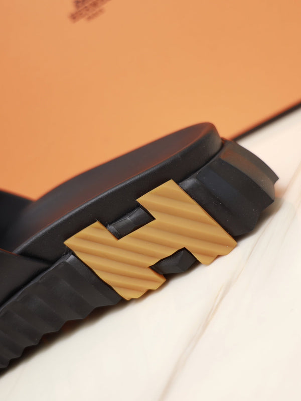 HM INFRA SANDAL BLACK LAMBSKIN