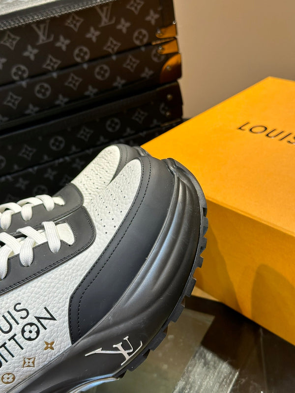 SNEAKER CON SUOLA SPESSA IN PELLE DI VITELLO NERA E BIANCA