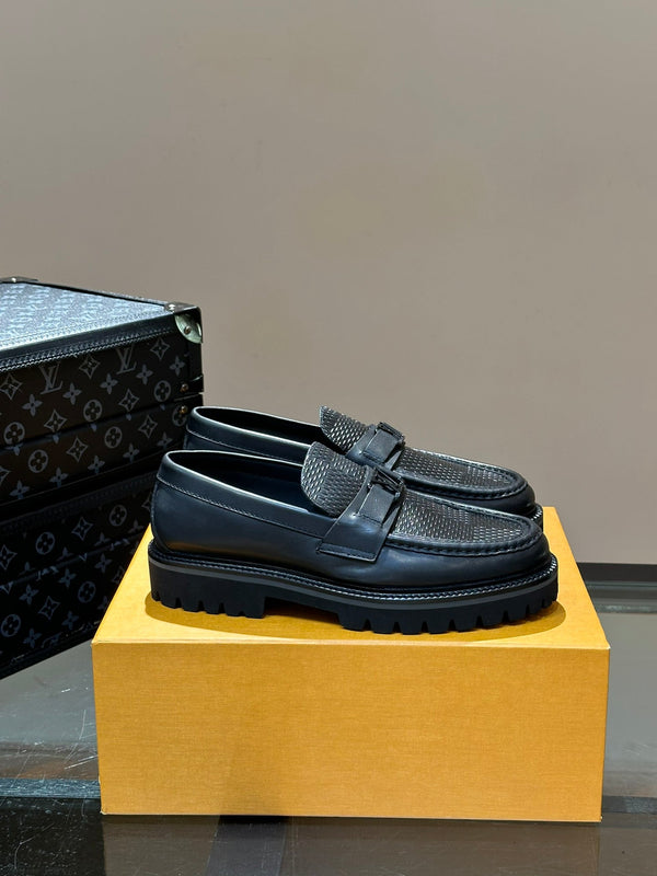 LV MAJOR LOAFER IN BLACK WITH PATERN CALFSKIN