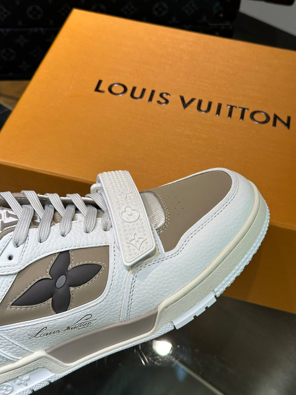 LV TRAINER SNEAKERS IN WHITE CALFSKIN AND CAMEL BROWN SUEDE