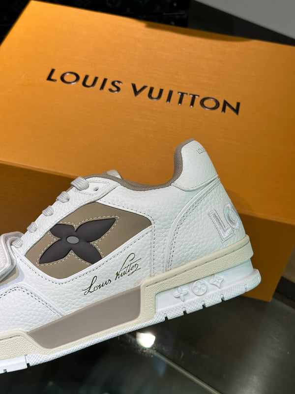 LV TRAINER SNEAKERS IN WHITE CALFSKIN AND CAMEL BROWN SUEDE