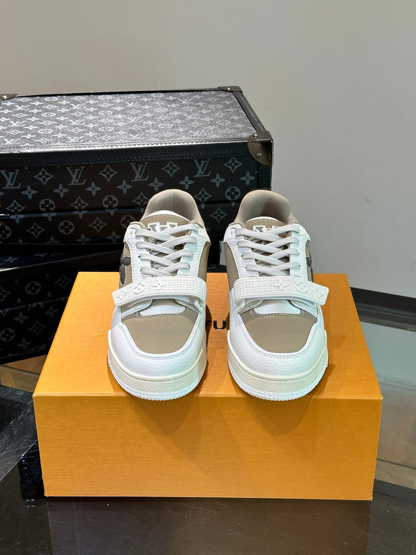 LV TRAINER SNEAKERS IN WHITE CALFSKIN AND CAMEL BROWN SUEDE